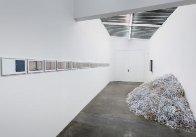 A room in a museum where works of art are displayed