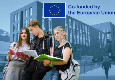 Etudiants devant le bâtiment du PLC (13e)