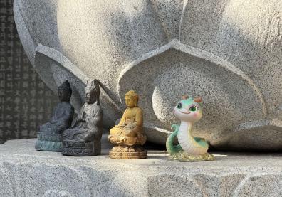 des statues buddhistes 