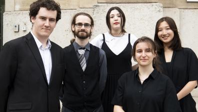 Les membres du jury étudiant Inalco 2025 : Adrien Carol, Grégoire Savajols, Rym Bourki, Zoé Dupré et Rika Akiyama