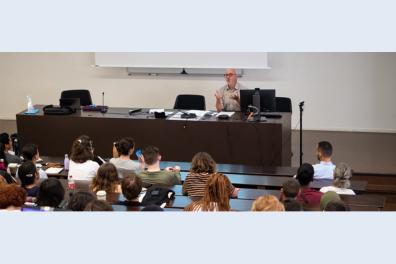 Conférence sur le récit de l'Inalco d'Emmanuel Lozerand auprès des nouveaux étudiants de l'Inalco