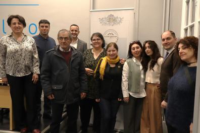 Arnaud Gennevois, délégué général de la Fondation Inalco, et l'équipe de l'association Hishatakaran