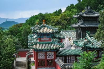 Toit d'une pagode multicolorée