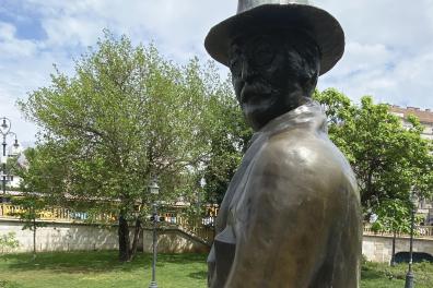 Statue d’Imre Nagy, place Mari Jászai