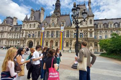 A group of students in front of Paris City Hall 