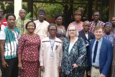 Anne Grynberg - George Alao - Photo de groupe devant l’université d’Ibadan