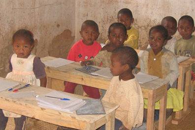 Jeunes élèves en classe