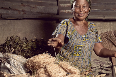 Stand d'une herboriste de Lomé au Togo