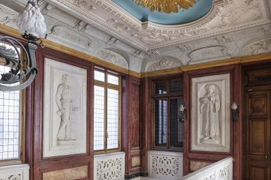 Escalier d'honneur de la Maison de la recherche 