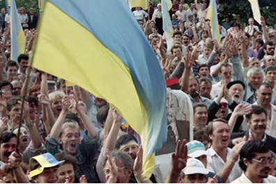 Les militants écologistes ukrainiens se sont alliés aux nationalistes pour exiger que le pays prenne son indépendance vis-à-vis de l’URSS, célébrée ici à Kiev le 25 août 1991, au lendemain de sa proclamation. Anatoly Saprononekov/AFP