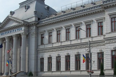 Façade d'entrée de l'Université de Craiova (Roumanie)