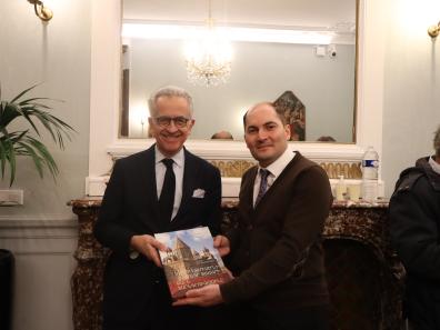 Arsen Harutyunyan, chef du département d’épigraphie de l’Institut d’archéologie et  d’ethnographie de ANS RA et Philippe Advani, Président de la Fondation Inalco