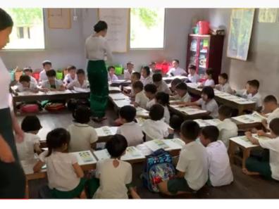 Enseignement du Mon dans une école à proximité de Mawlamyine