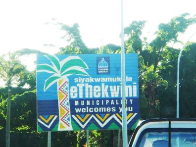 figure 2-panneau en isizulu et anglais a l'entrée de Durban