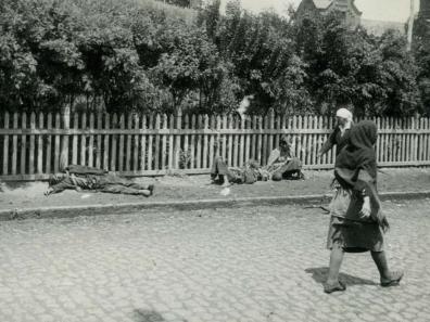 Paysans affamés dans une rue de Kharkiv en 1933.