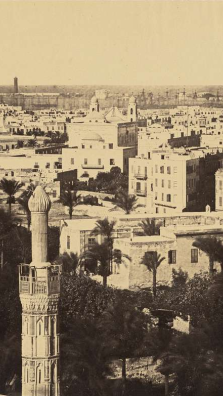 Photo en noir et blanc d'une ville orientale