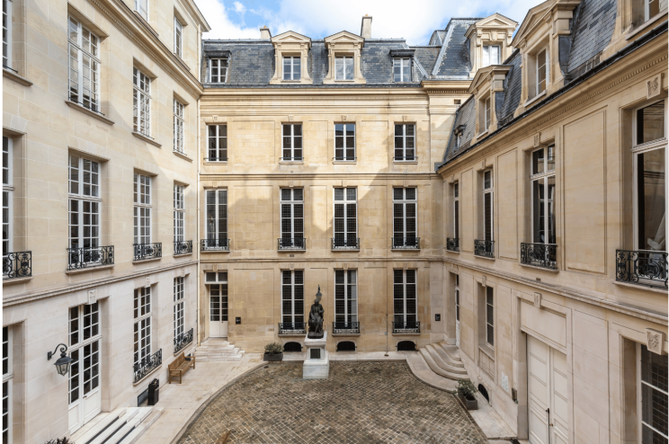 Cour intérieure de la Maison de la Recherche Inalco