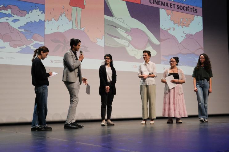 Le jury Inalco remet le prix Mondes en regards au réalisateur Kinshuk Surjan