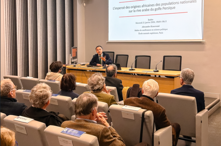 Alexandre Kazerouni, chercheur et maître de conférences à l’ENS, parlant à l'audience de l'auditorium