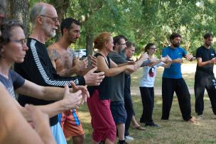 personnes qui font arts martiaux
