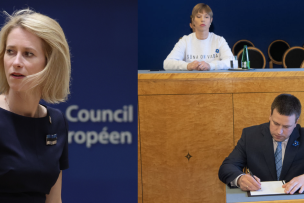 A gauche, jeune femme blonde avec un haut bleu et une broche avec le drapeau estonien, à droite : une femme assise sur un pupitre qui regarde de haut un homme en costume qui signe un papier