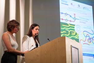 Adna Catovic, lauréate du 1er prix du concours, lit des extraits de sa nouvelle "La maison que je porte" avec la comédienne Pauline Legoëdec