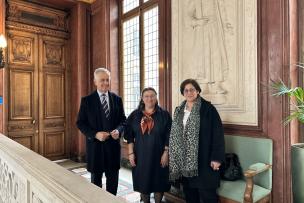 De gauche à droite: Philippe Advani, Président de la Fondation Inalco, Heghnar Zeitlian Watenpaugh, Professeure d'histoire de l'art, Anaïd Donabédian-Demopoulos, Directrice du département des études arméniennes