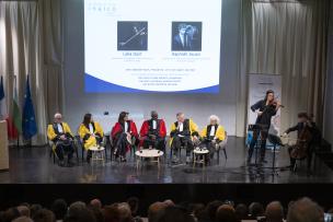 Intermèdes musicaux du violoniste Luka Ispir et du violoncelliste Raphaël Jouan lors de la cérémonie de remise des insignes du Doctorat Honoris Causa