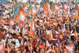 Partisans du Bharatiya Janata Party lors d'un rassemblement électoral de Narendra Modi à Amethi, Uttar Pradesh