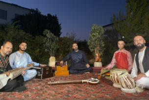 Groupe de musiciens composé de Sharif Ghazal, Nesar Ahmad Attai, Amran Ali Ghazal, Bruce John Wahab, Zaher Michael Wahab